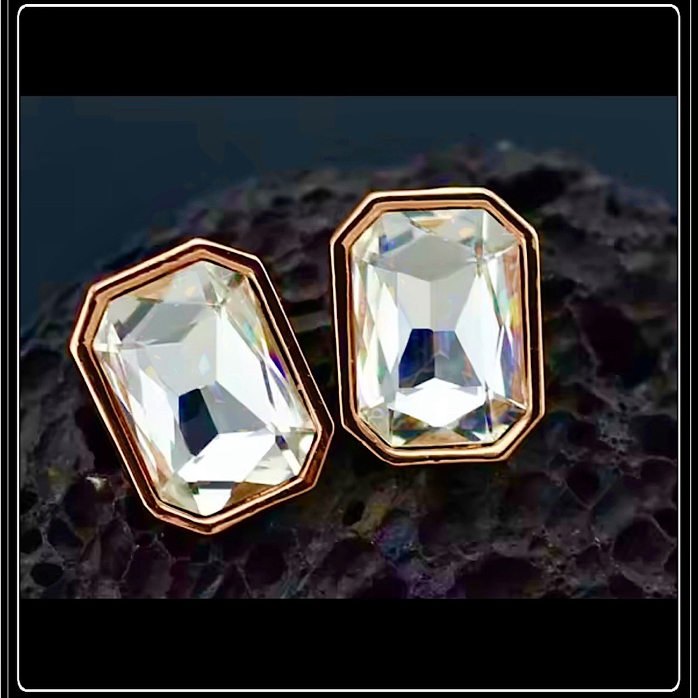 Clearance! NEW PRINCESS SQUARE BAGUETTE CUBE EARRINGS